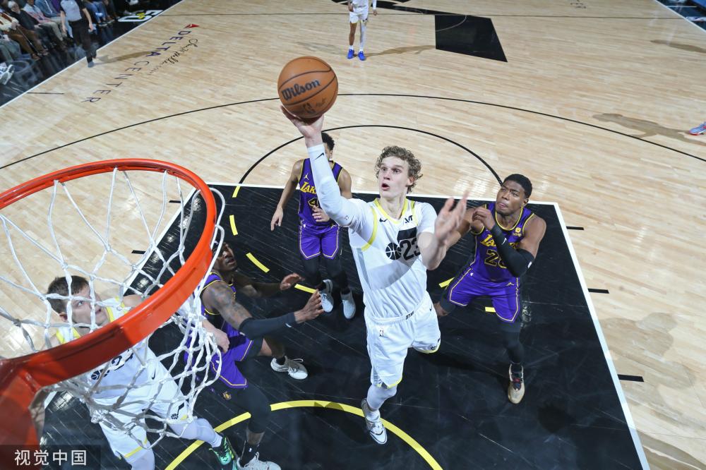 通过她们的 通过她们的